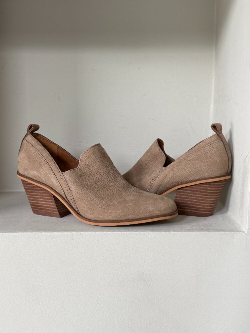 Lucky Brand Vennia Nubuck Leather Western Booties 10 Taupe Block Heel